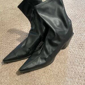 Chic Black Pointed Toe Ankle Boots